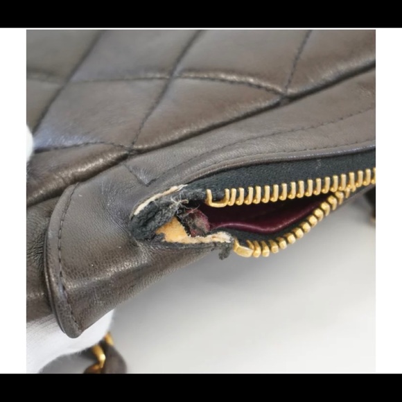 Authentic CHANEL quilted black lambskin tote - Picture 7 of 14